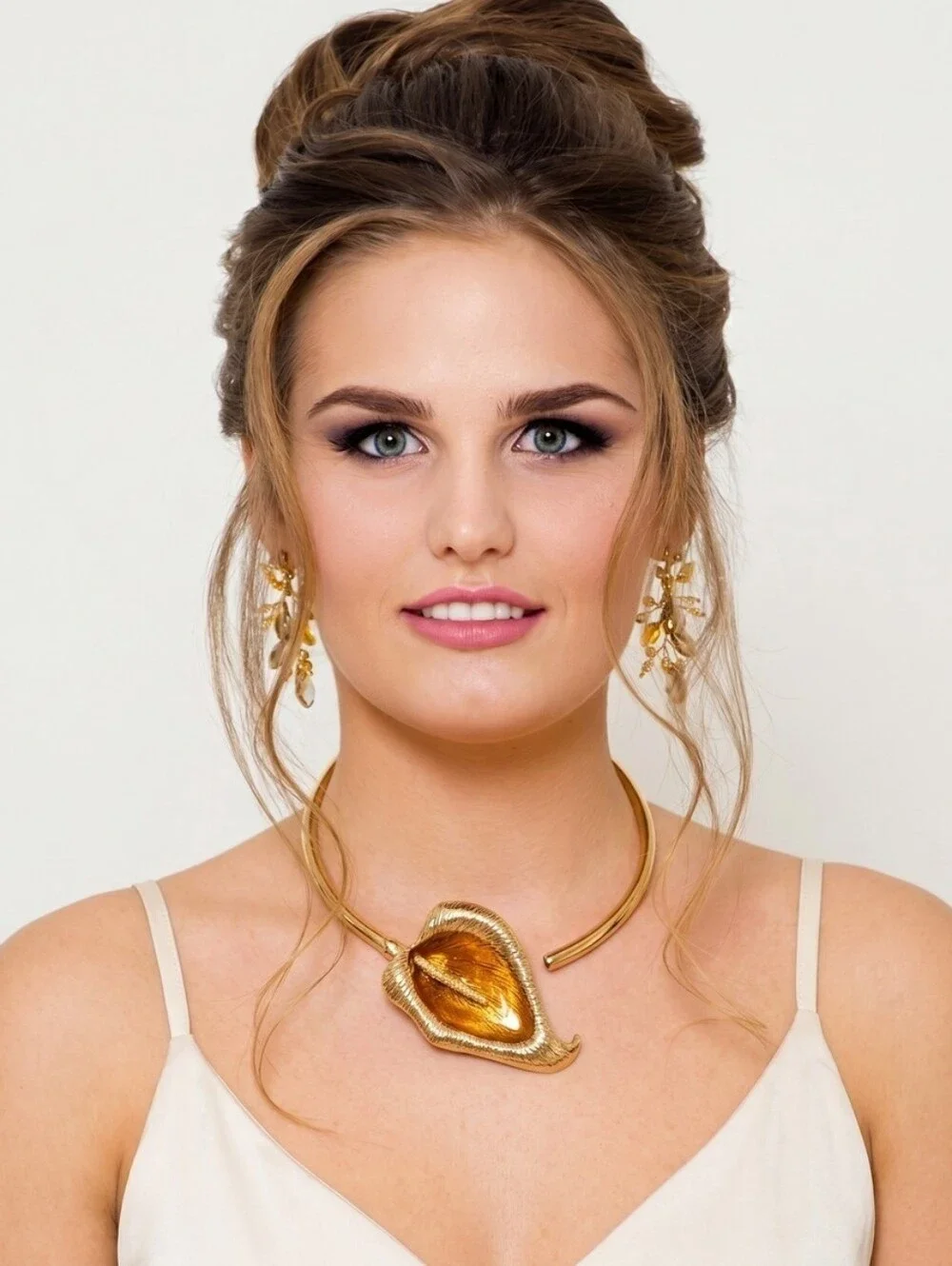 💛▪️Camila Coelho▪️ Gold Tone Calla Lily Statement Choker Floral Necklace